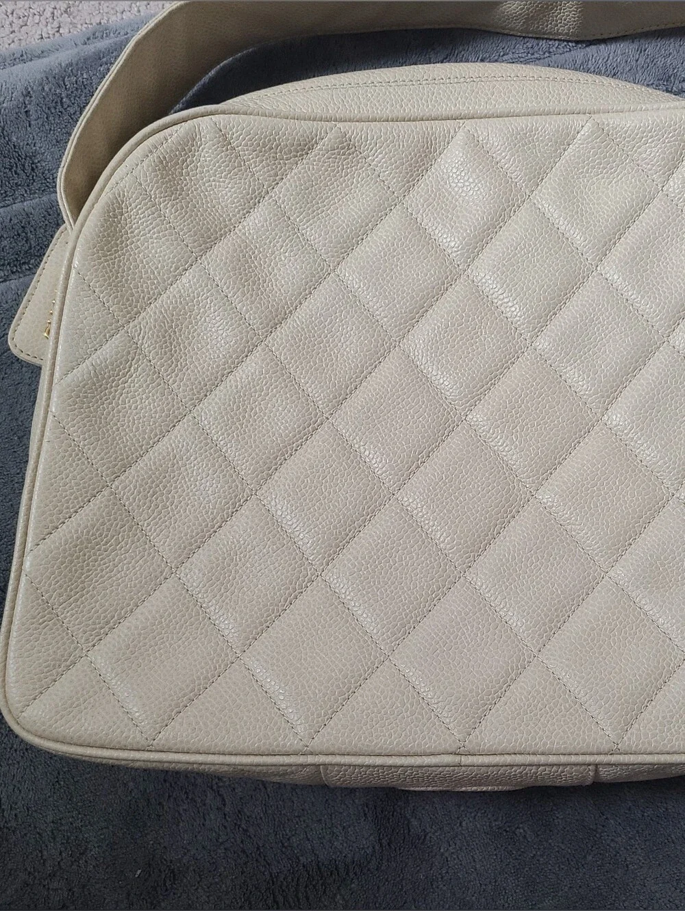 CHANEL Quilted Shoulder Bag - Beige Cream